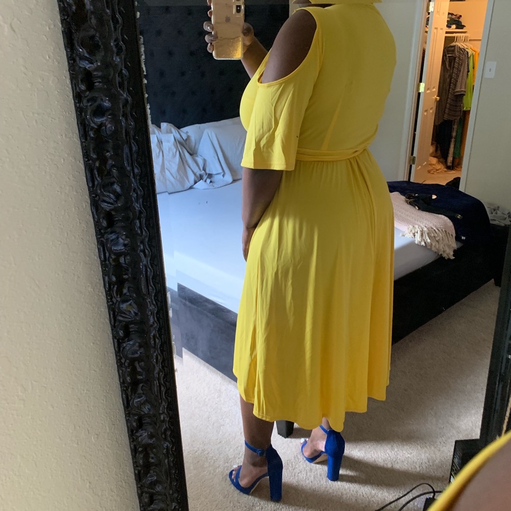 Yellow dress - Picture 3 of 5